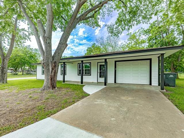 House for sale in Shiner, Texas