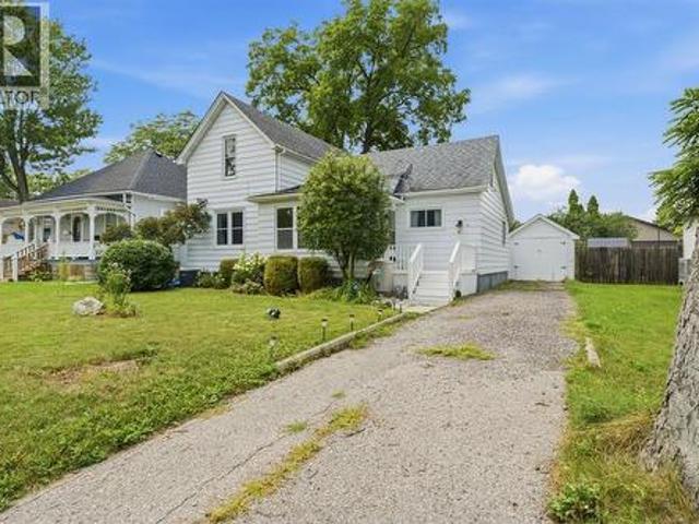 House for sale in Petrolia, Ontario
