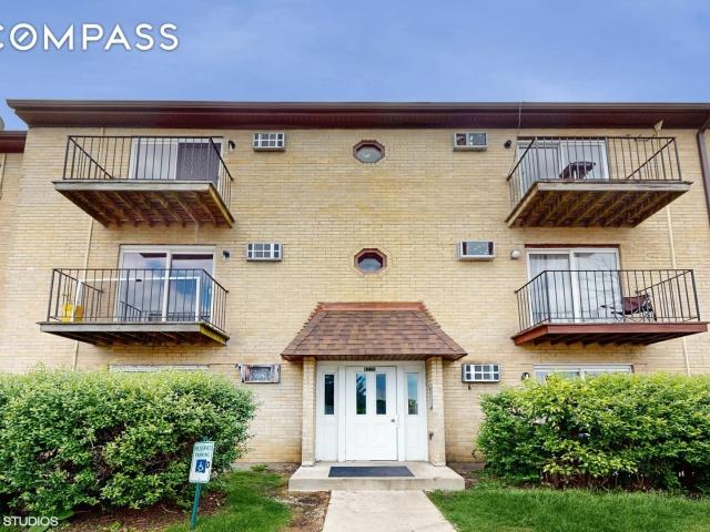 Condo for sale in Arlington Heights