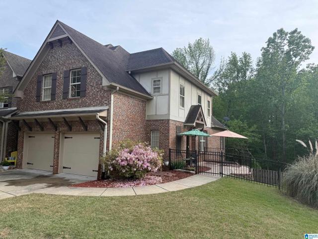 Townhouse for sale in Gardendale, Alabama