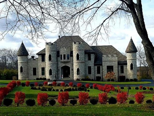House for sale in Mchenry, Illinois