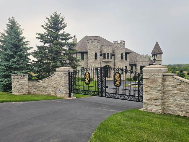 House for sale in Mchenry, Illinois
