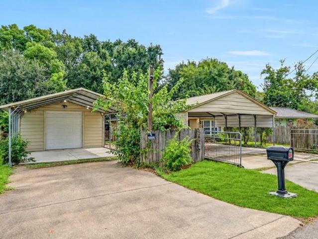 House for sale in Bacliff, Texas