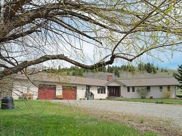 House for sale in 108 Mile Ranch, British Columbia