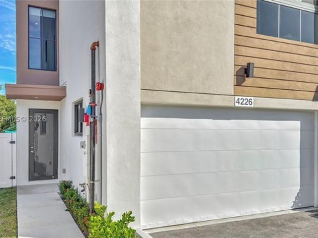 Townhouse for sale in Oakland Park, Broward County
