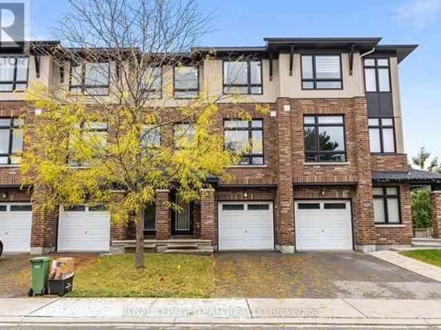 House for sale in Barrhaven East, Ottawa