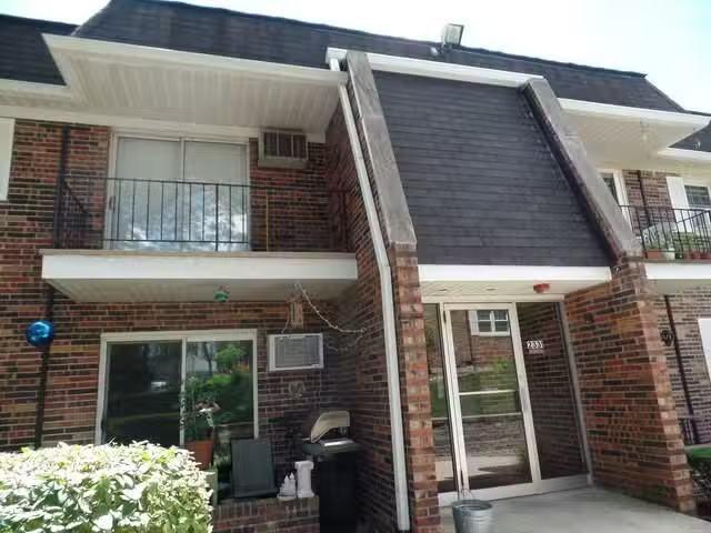 Condo for rent in Downers Grove