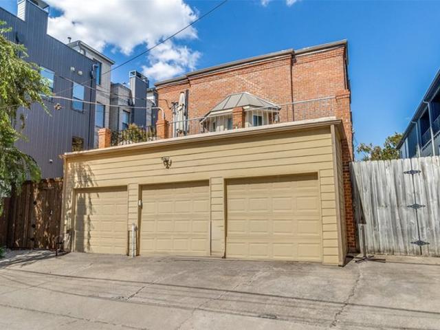 Townhouse for sale in Dallas, Texas