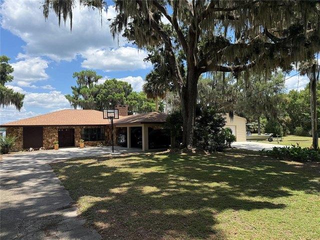 House for sale in Lake Panasoffkee, Florida