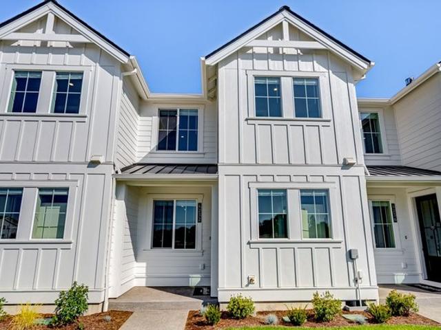 Townhouse for sale in Oregonia