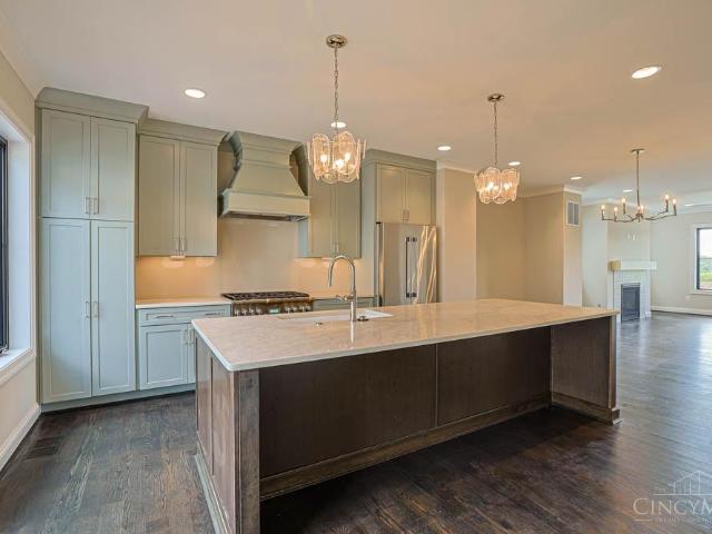 House for sale in The Neighborhoods of Summit Park, Blue Ash