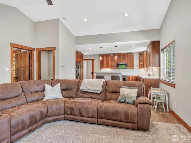 House for sale in Castle Rock, Washington