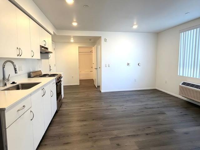 Apartment for rent in Canoga Park, California
