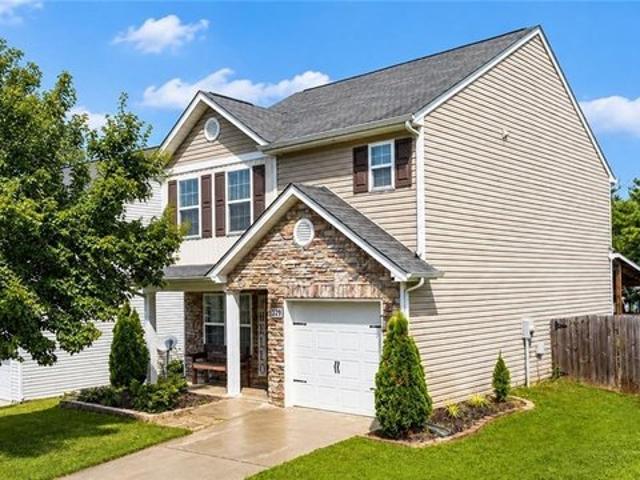 House for sale in Pfafftown, North Carolina