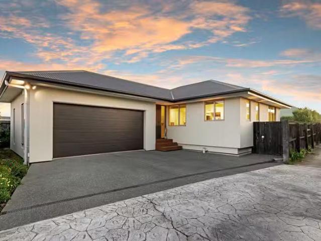 House for sale in Chaslands, Canterbury