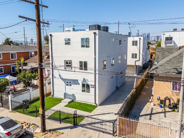 Apartment for rent in Canoga Park, California