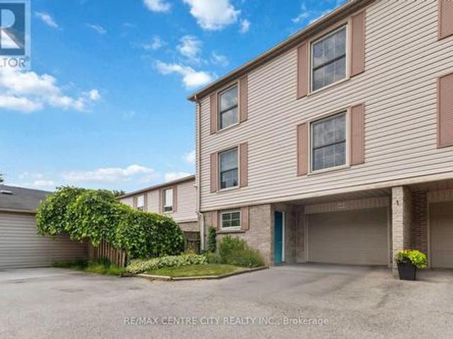 Townhouse for sale in Arva, Ontario