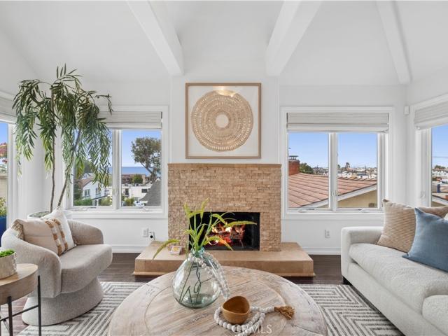 Condo for sale in Corona Del Mar, California