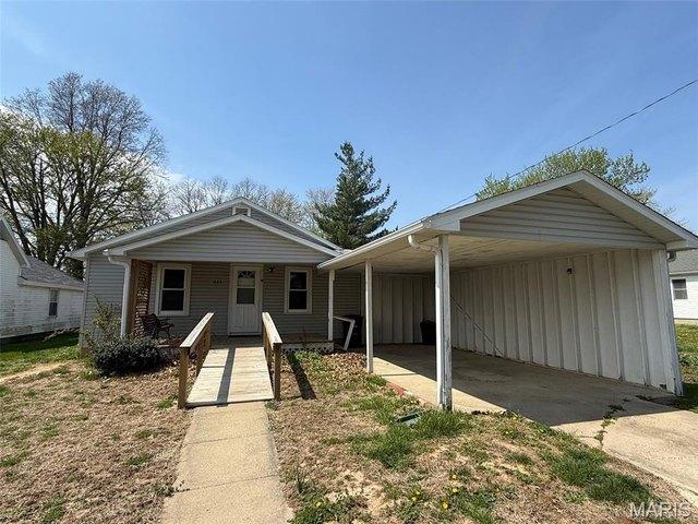 House for sale in Brownstown, Illinois