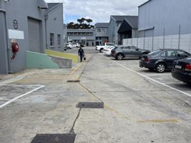 Commercial for rent in Maitland, Cape Town