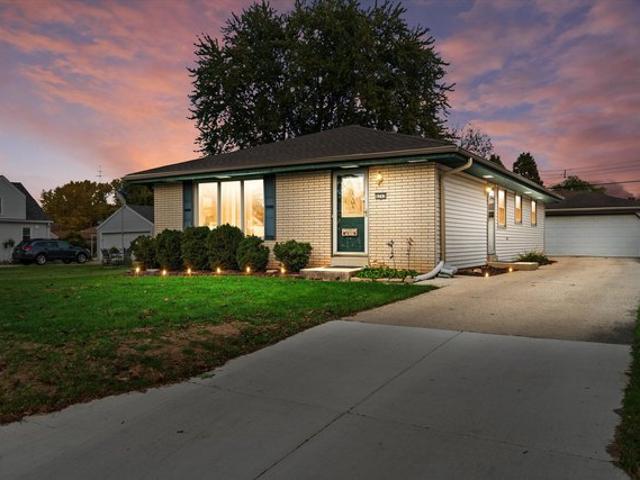 House for sale in West Allis Heights, Greenfield