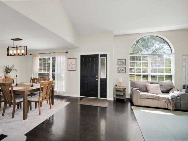 House for sale in Mchenry, Illinois