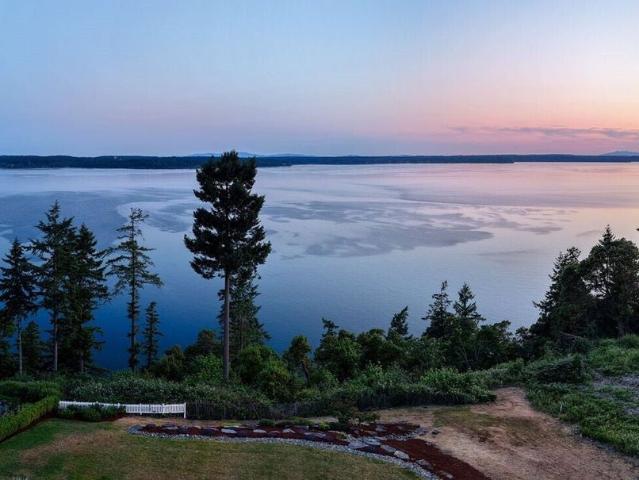 House for sale in Fox Island