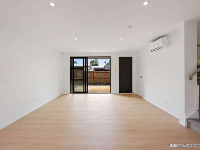 Townhouse for sale in Mount Wellington