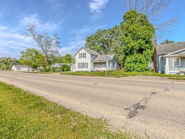 House for sale in Moweaqua, Illinois