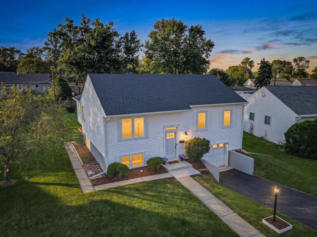 House for sale in Glendale Heights, Illinois