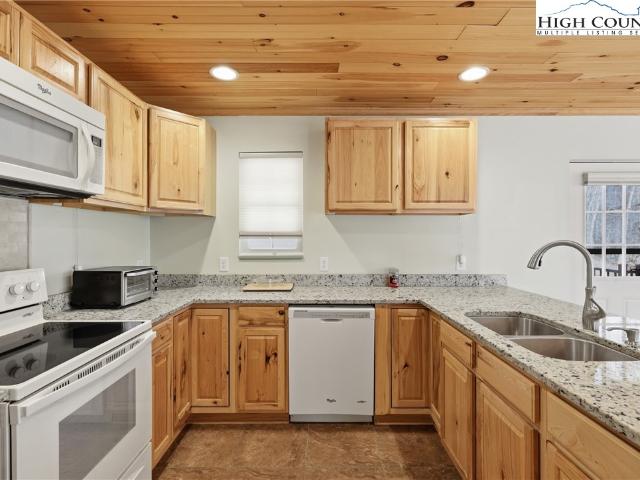 House for sale in Lansing, North Carolina