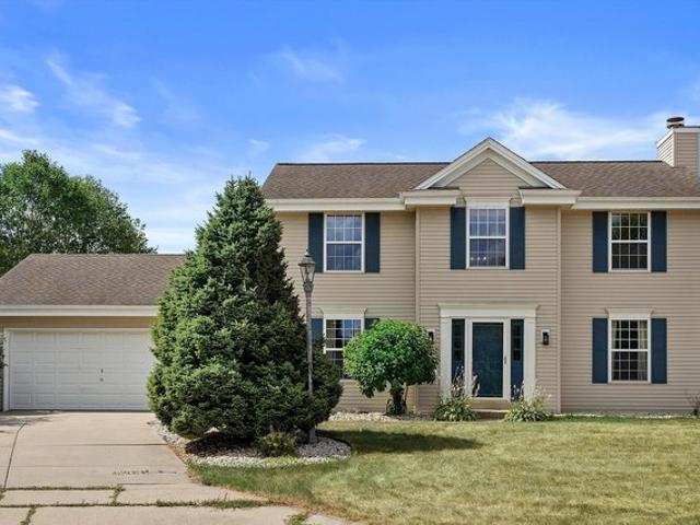 House for sale in Pewaukee, Wisconsin