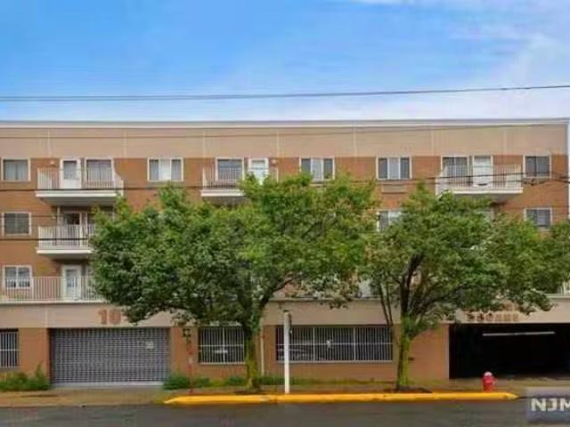 Condo for rent in Fort Lee