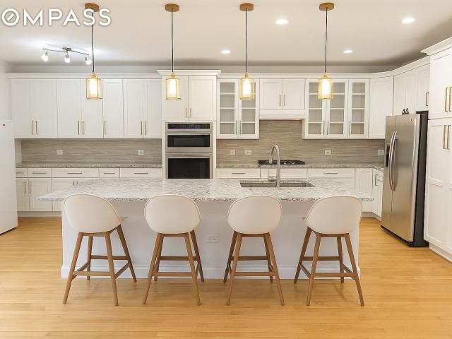 Townhouse for sale in Glenview