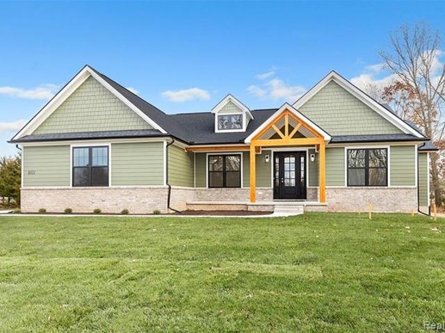 House for sale in Paradise Farms, Brighton Charter Township