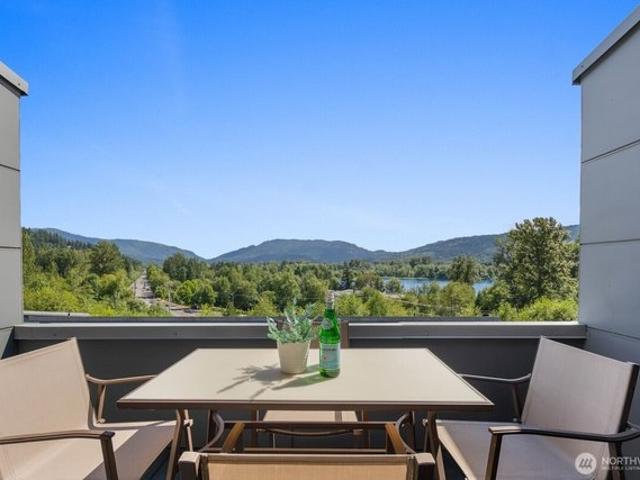 Townhouse for sale in Issaquah, Washington