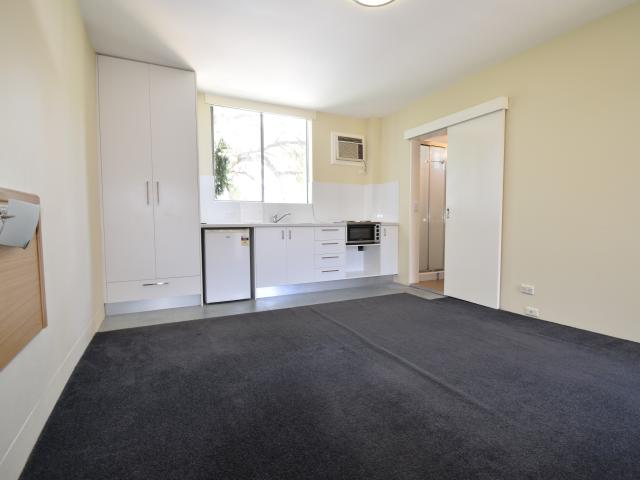 Apartment for rent in Willoughby