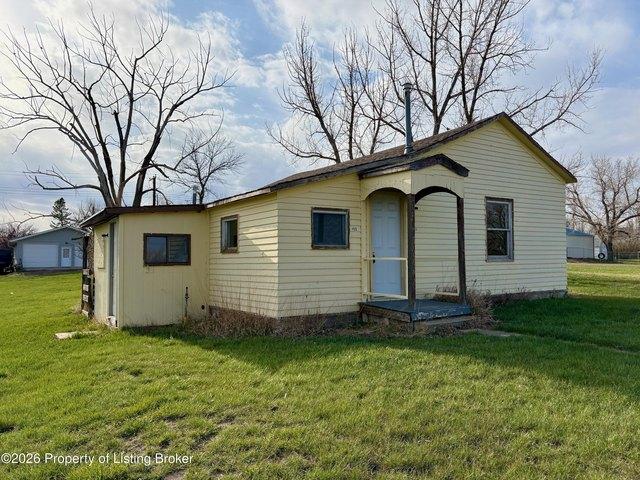 House for sale in Beach, North Dakota