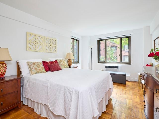 Apartment for sale in Arverne, New York
