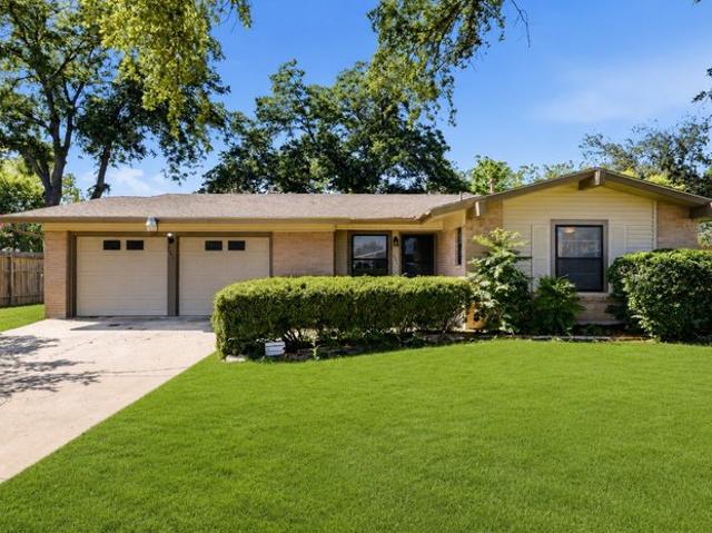 House for sale in Universal City, Texas