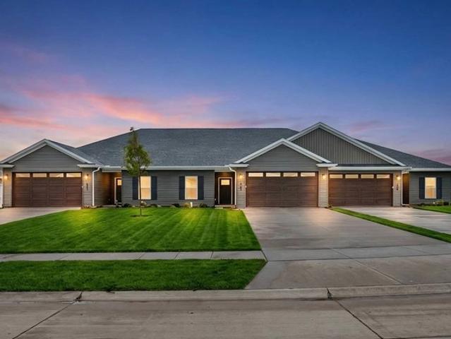 Townhouse for sale in Eldridge, Iowa