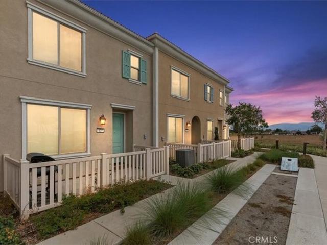 Townhouse for sale in Rialto, San Bernardino County