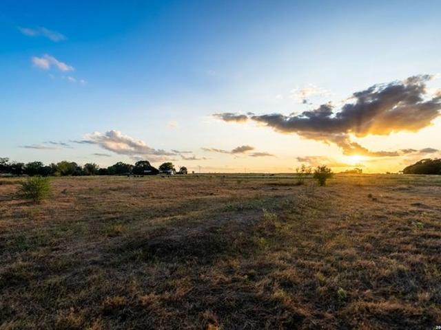 House for sale in Lockhart, Caldwell County