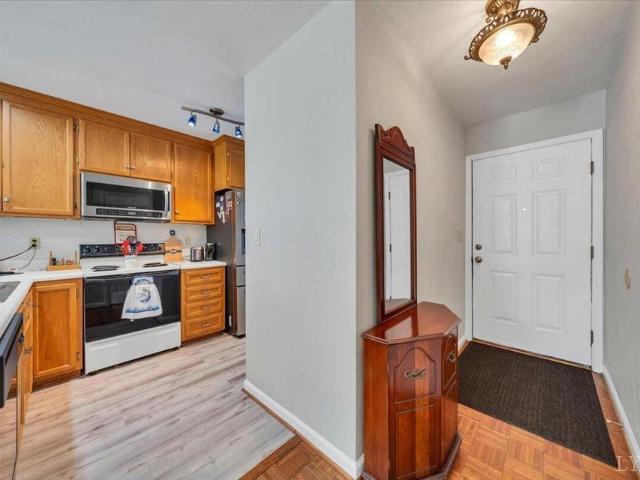 Condo for sale in Runaway Village, Cloverdale