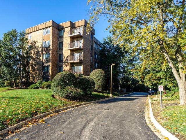 Condo for sale in Walnut Creek, Lisle