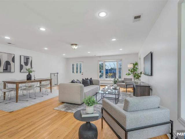 Townhouse for sale in Fort Lee