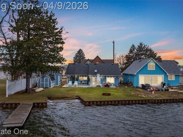 House for sale in Highland, Highland Township