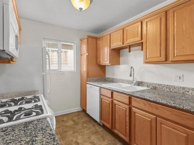 Apartment for rent in Canoga Park, California