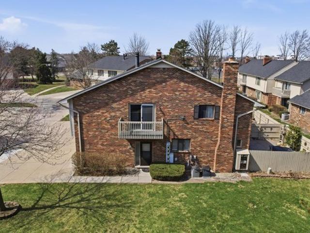 Condo for sale in Clinton Township, Michigan