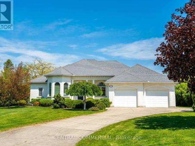 House for sale in Plympton–wyoming, Ontario
